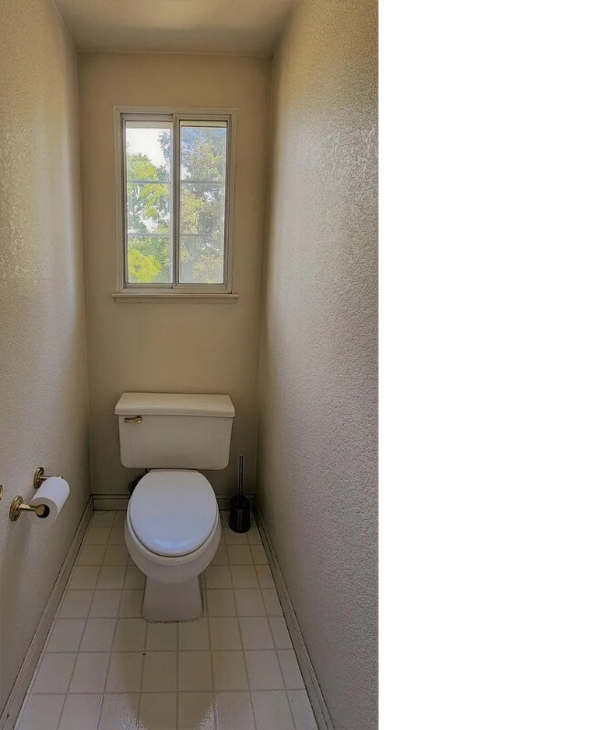 Building Photo - 502 Porpoise Bay Terrace