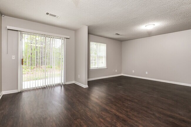 Building Photo - 6346 Hickory Ln Cir