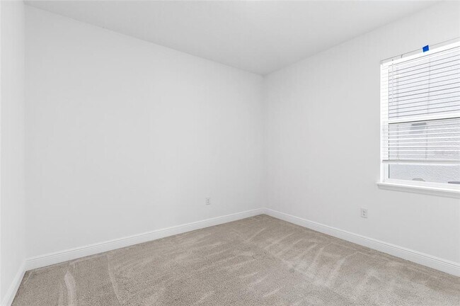Building Photo - 33034 Sand Creek Dr