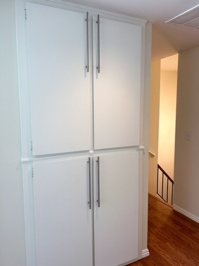 Building Photo - 3 Bedroom + 2.5 Bathroom Condo | Ralston Village Community | Ventura | Unfurnished