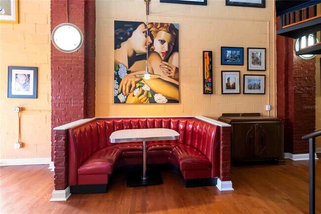 Building Photo - 62 W Colonial Dr