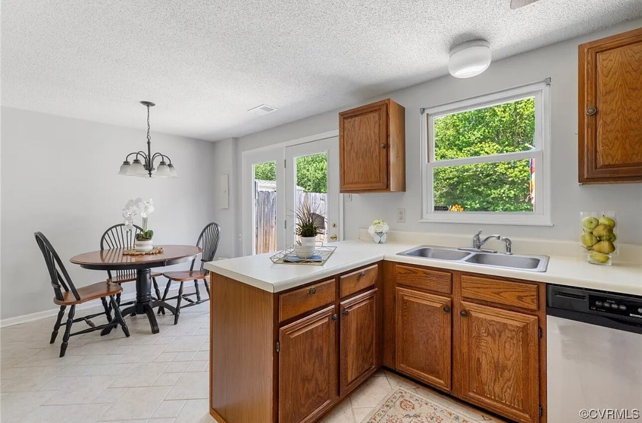 Building Photo - 9492 Tracey Lynne Cir