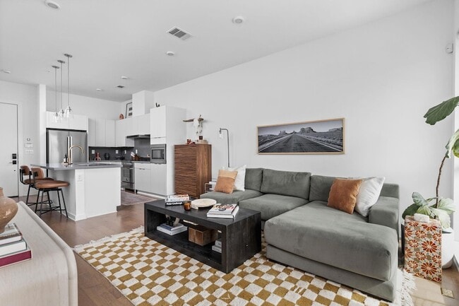 Building Photo - 207 W Johanna St