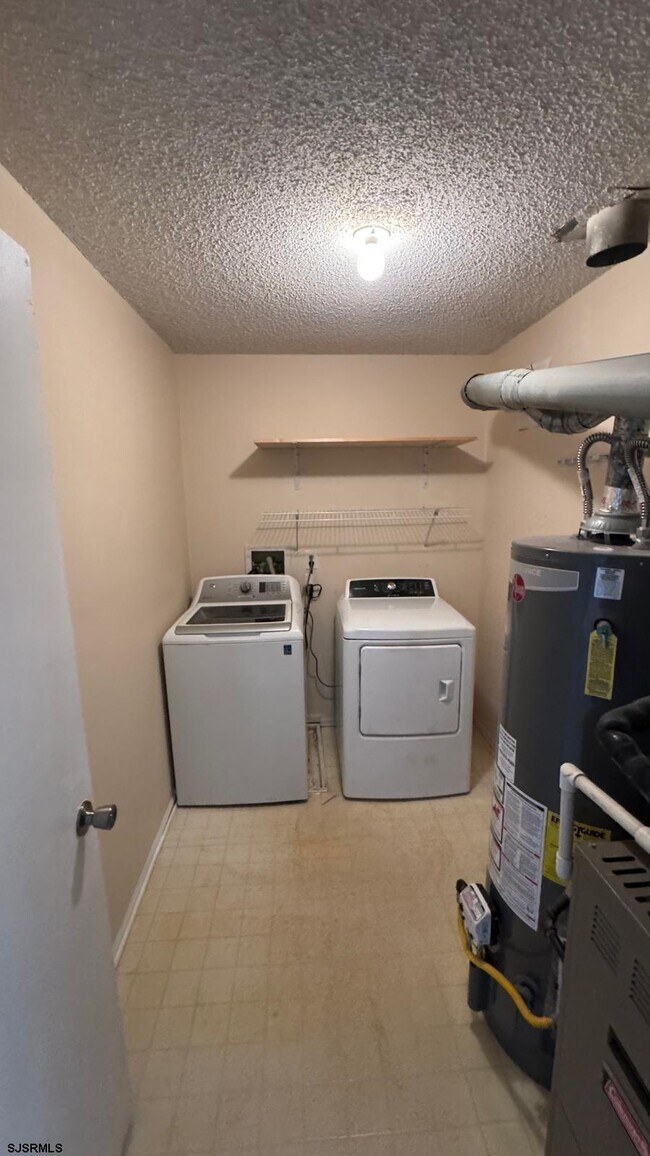 Building Photo - 24 Colonial Ct