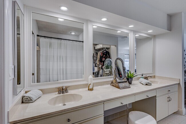 Building Photo - 705 Sea Oats Dr