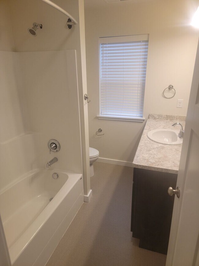 Building Photo - 609 13th St