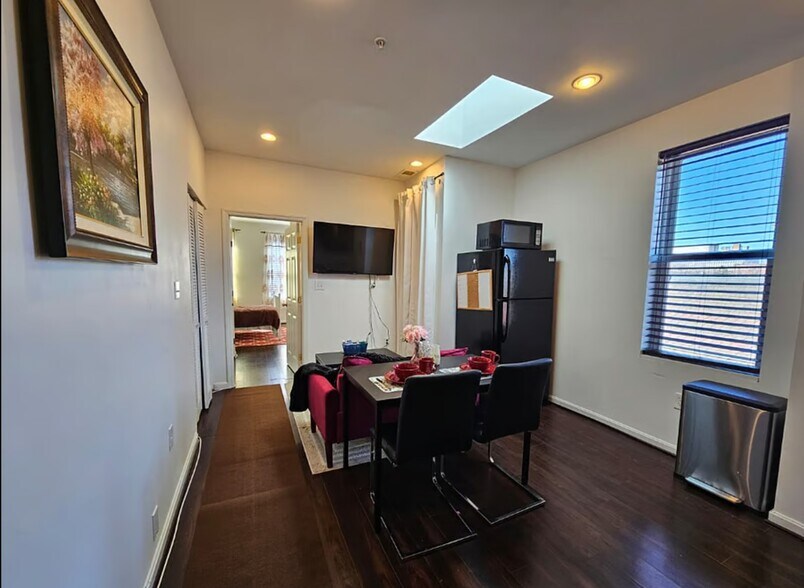 Building Photo - 2517 Saint Paul St