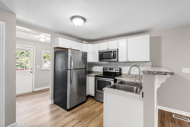 Building Photo - 4B Mims Ave