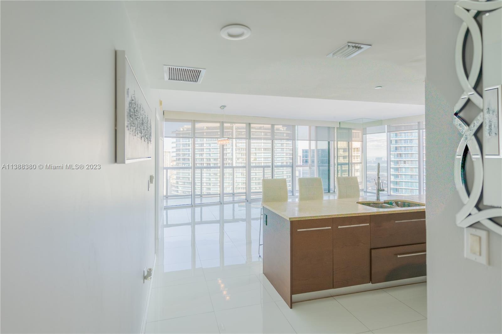 Building Photo - 465 Brickell Ave