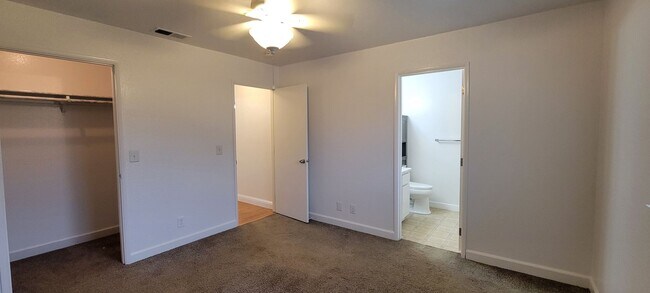 Building Photo - Quiet Cul de Sac With RV Parking in North Redding