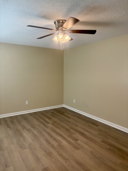 Bright living room with new flooring and ceiling fan - 1039 N Lakeshore Dr