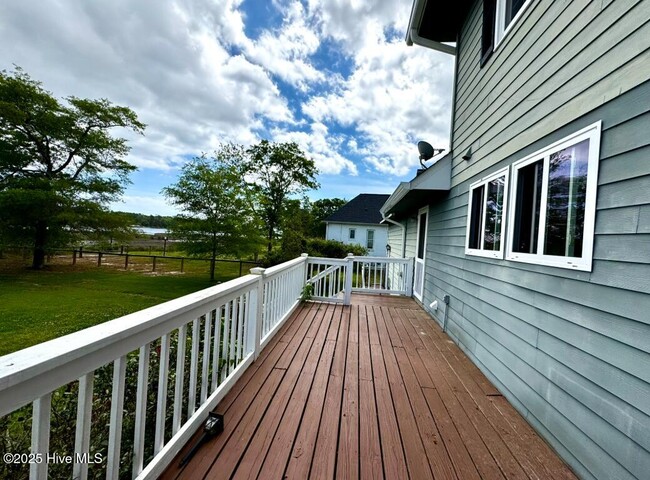 Building Photo - 410 Buccaneer Rd