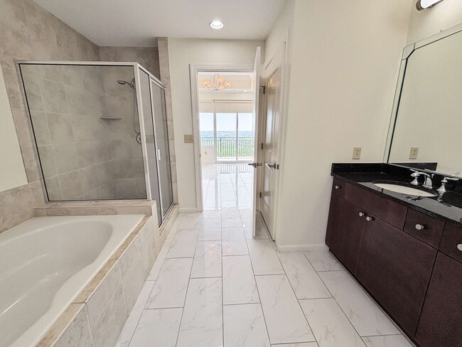 Building Photo - A 2 BR Lifestyle of Luxury at One Vinings Mountain!