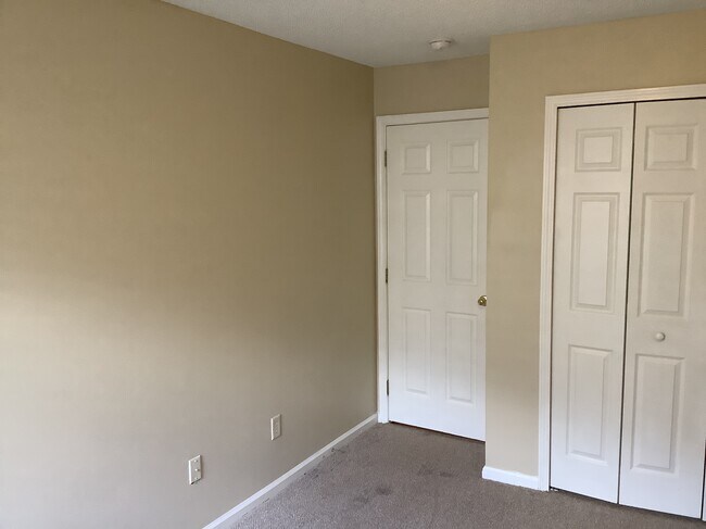 Building Photo - 3268 Volley Dr