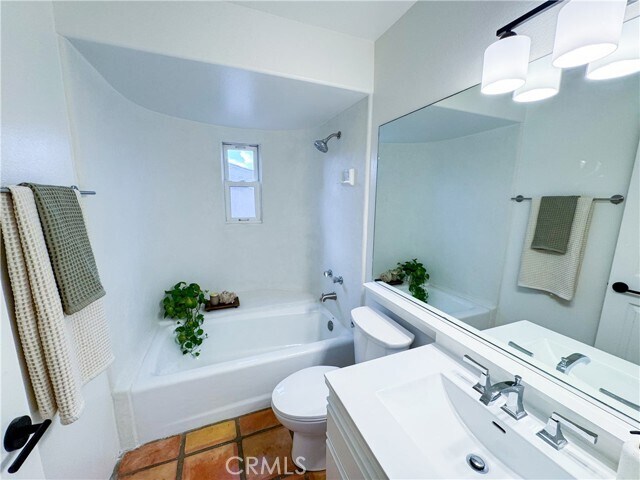 Building Photo - 214 N Irena Ave