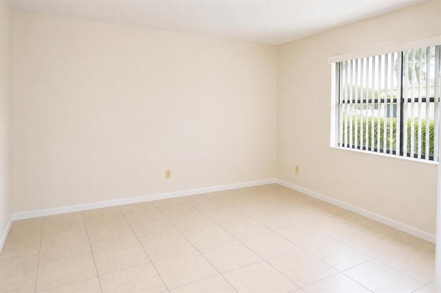Building Photo - 11000 Royal Palm Blvd