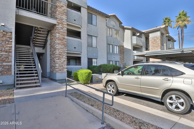 Building Photo - 2025 E Campbell Ave