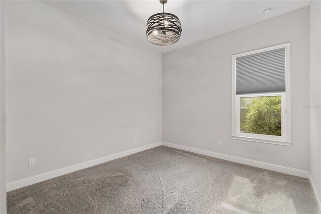 Building Photo - 11890 SW 33rd Ln
