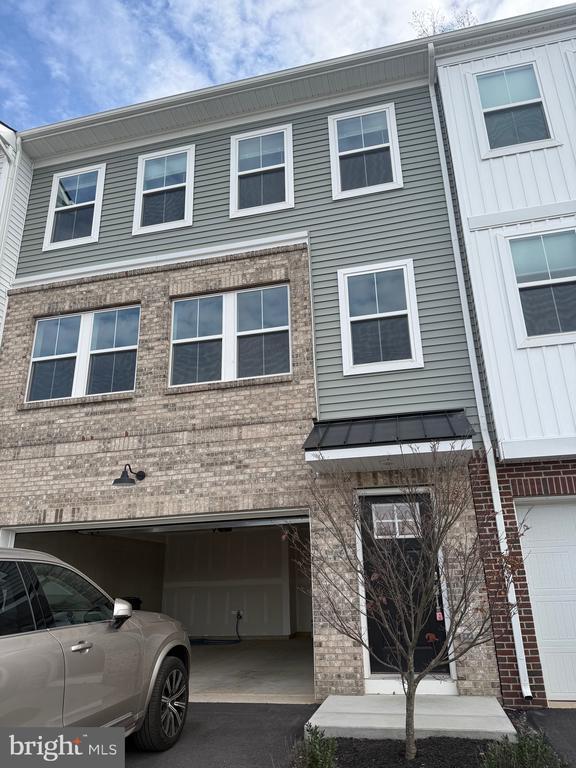 Building Photo - 83 Four Leaf Dr