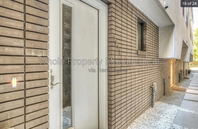 Building Photo - 3032 Zuni St