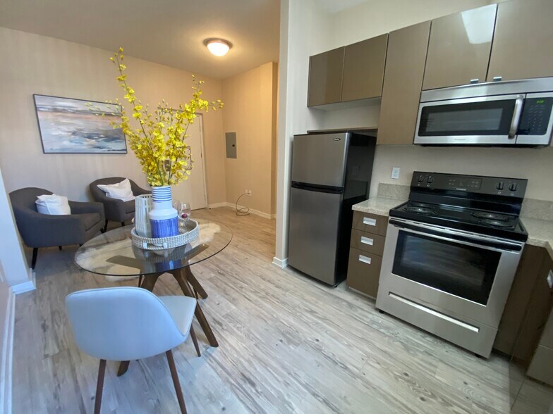 1 Bed 1 Bath - University Village