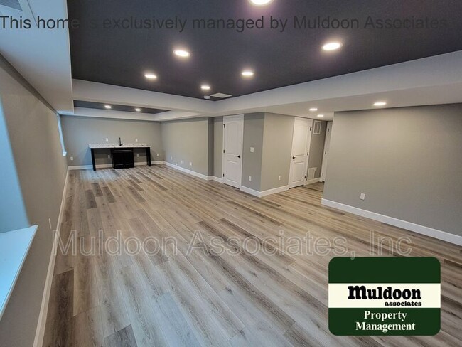 Building Photo - 6052 San Mateo Dr