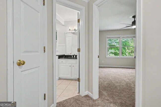 Building Photo - 205 Woodcreek Ln