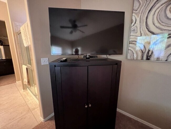 Building Photo - 2BR Vacation Home in Gated Community Bullhead Parkway with Utilities Avail 10/1