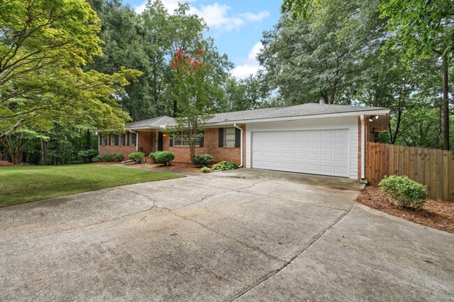 Building Photo - 1618 Cooper Lake Rd SE