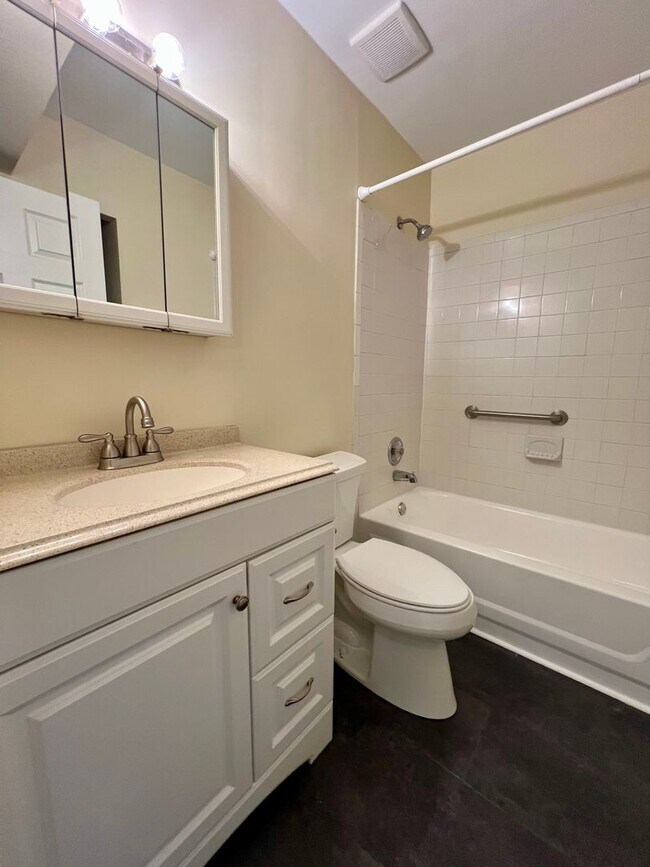 Building Photo - Gorgeous 1st Floor Apartment in Telford with Parking Spot! Available NOW!