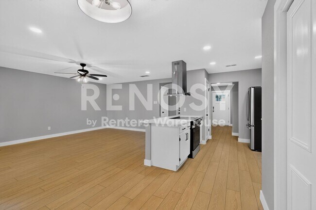 Building Photo - Completely Refreshed Arlington Home