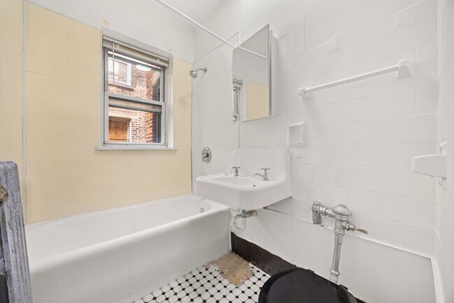 Building Photo - 158 N Central Ave