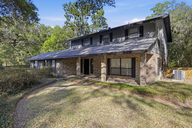 Building Photo - 4 Bedroom, 3 Bath House on 1 Acre in Fox Grove