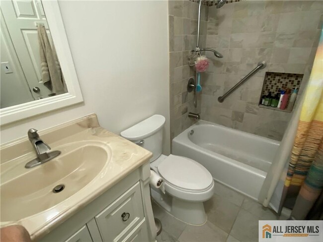 Building Photo - 144 Beverly Hl Ter