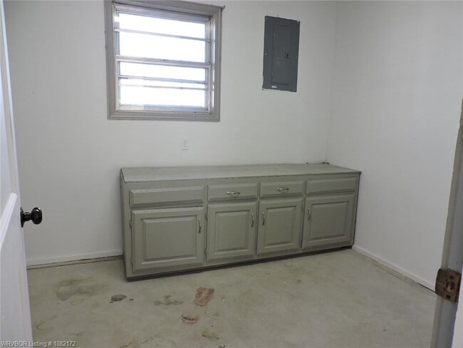 Building Photo - 6724 Riviera Dr
