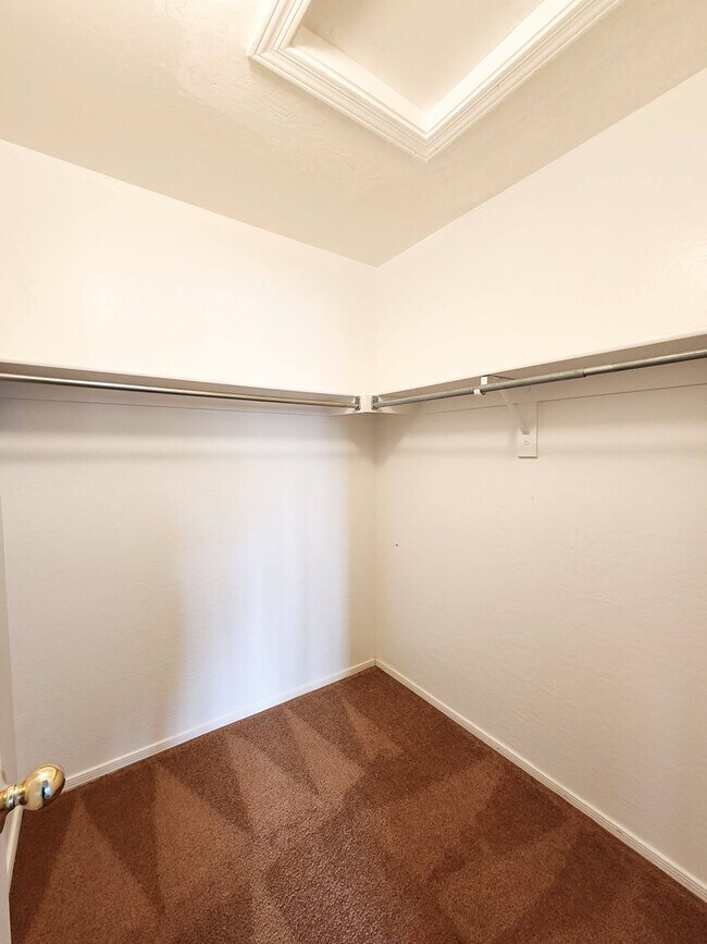 Building Photo - Marshall Ranch 5 bedroom!!  Available Now.