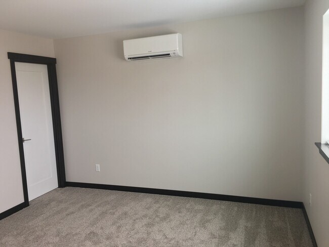 Building Photo - 2303 Landon Ln