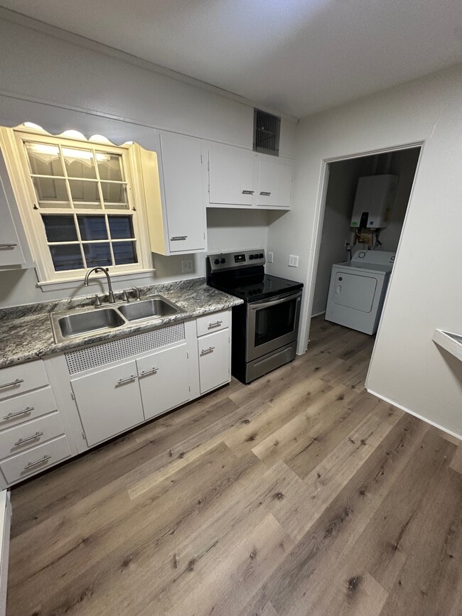 Building Photo - 2629 Dodge Ave