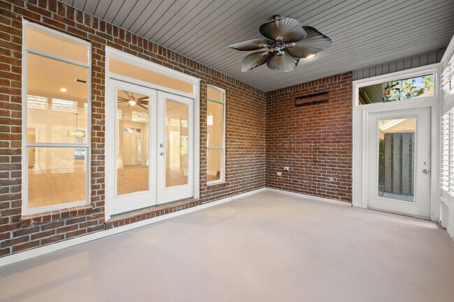 Building Photo - 255 Cll Escada