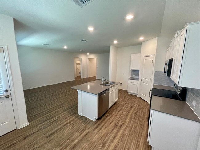 Building Photo - 107 Sophora Dr