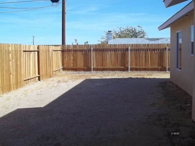 Building Photo - Charming 3 Bed, 2 Bath Rental with Convenient Features - $1,500 Deposit
