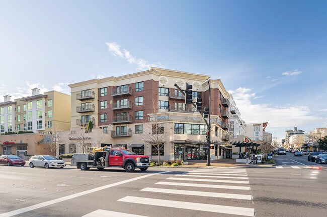 Building Photo - 10333 Main St