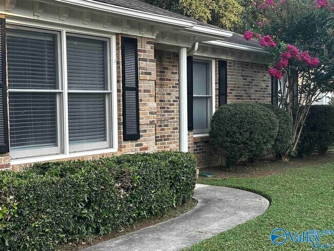 Building Photo - 7520 SW Clubfield Dr