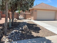 Building Photo - 2302 La Paloma Dr