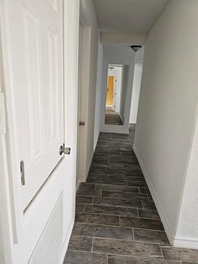 Building Photo - 4933 Franzetta St