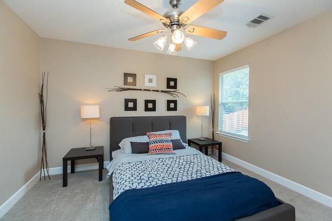 Building Photo - 1700 Perez St