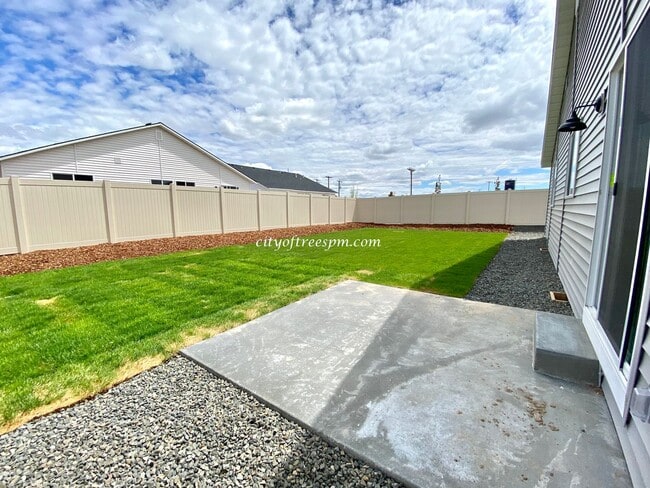 Building Photo - Beautiful Home in South Nampa