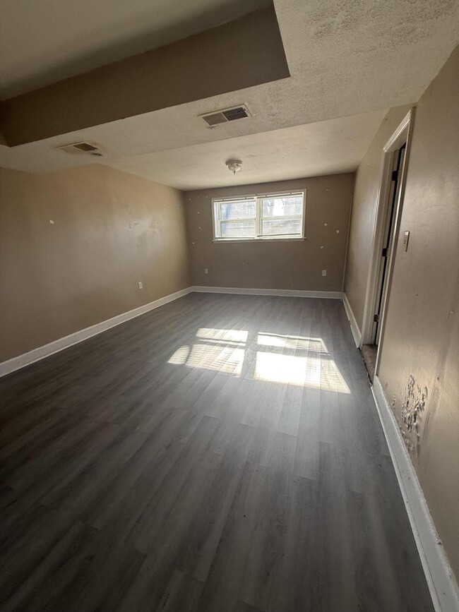 Building Photo - 388 S Eagle Creek Dr