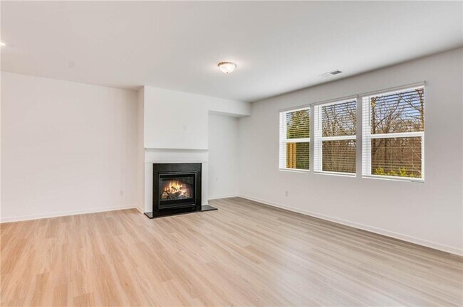 Building Photo - 5820 Flint Ln