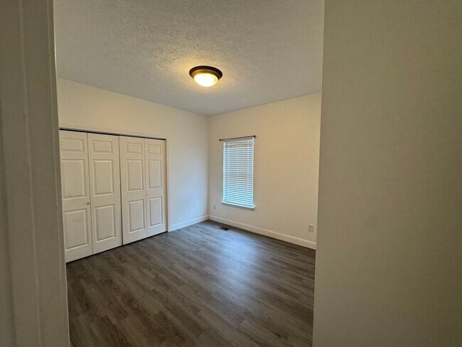Building Photo - 836 Ridgetop Dr